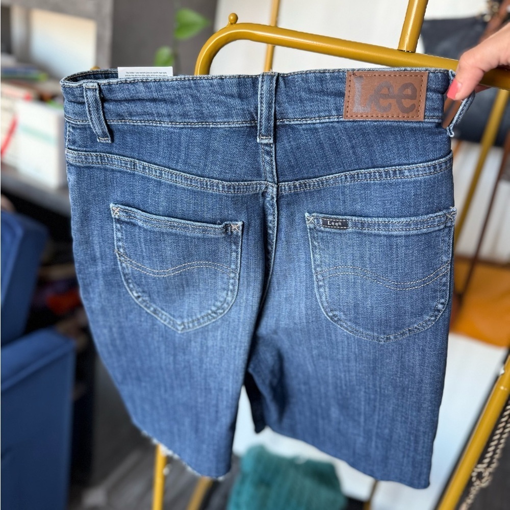 NWT Lee Women's High Rise Blue Denim Shorts - Picture 3 of 9